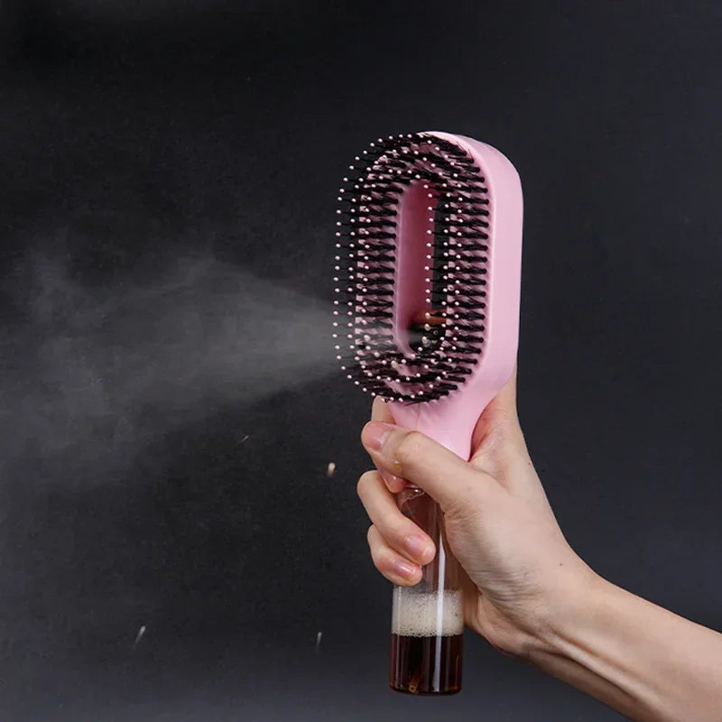 Brosse Spray 2-en-1 – Démêle, Hydrate et Lisse les Cheveux Sans Effort.